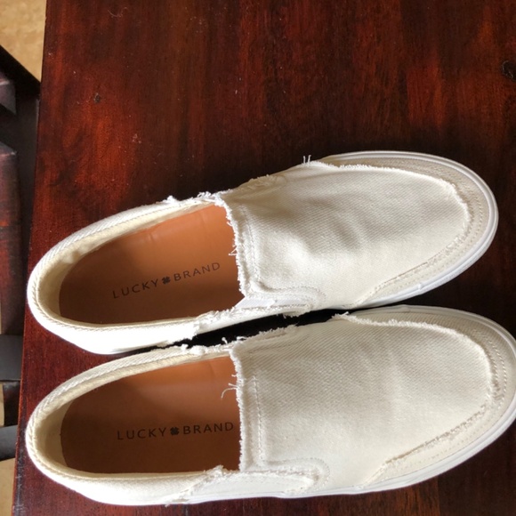 LUCKY BRAND CASUAL SLIP ON SHOES - Picture 2 of 4